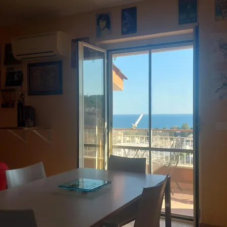 アパート Costa Degli Eucalipti